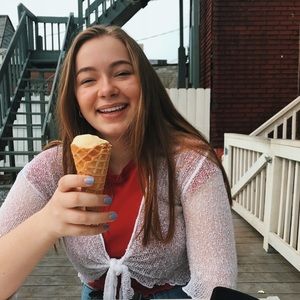 Meet your Posher, Caroline